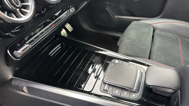 Mercedes-Benz GLB 200 AMG Line Premium 5dr 7G-Tronic Petrol Estate